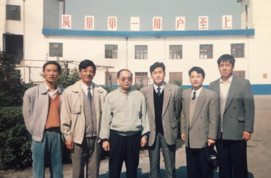 时任中国人民解放军第二炮兵罗东进政委来公司视察工作。